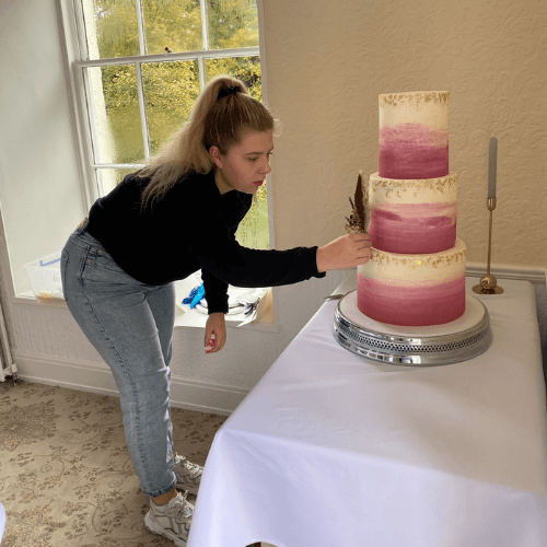 Abi, founder of The Cakeaholic Club