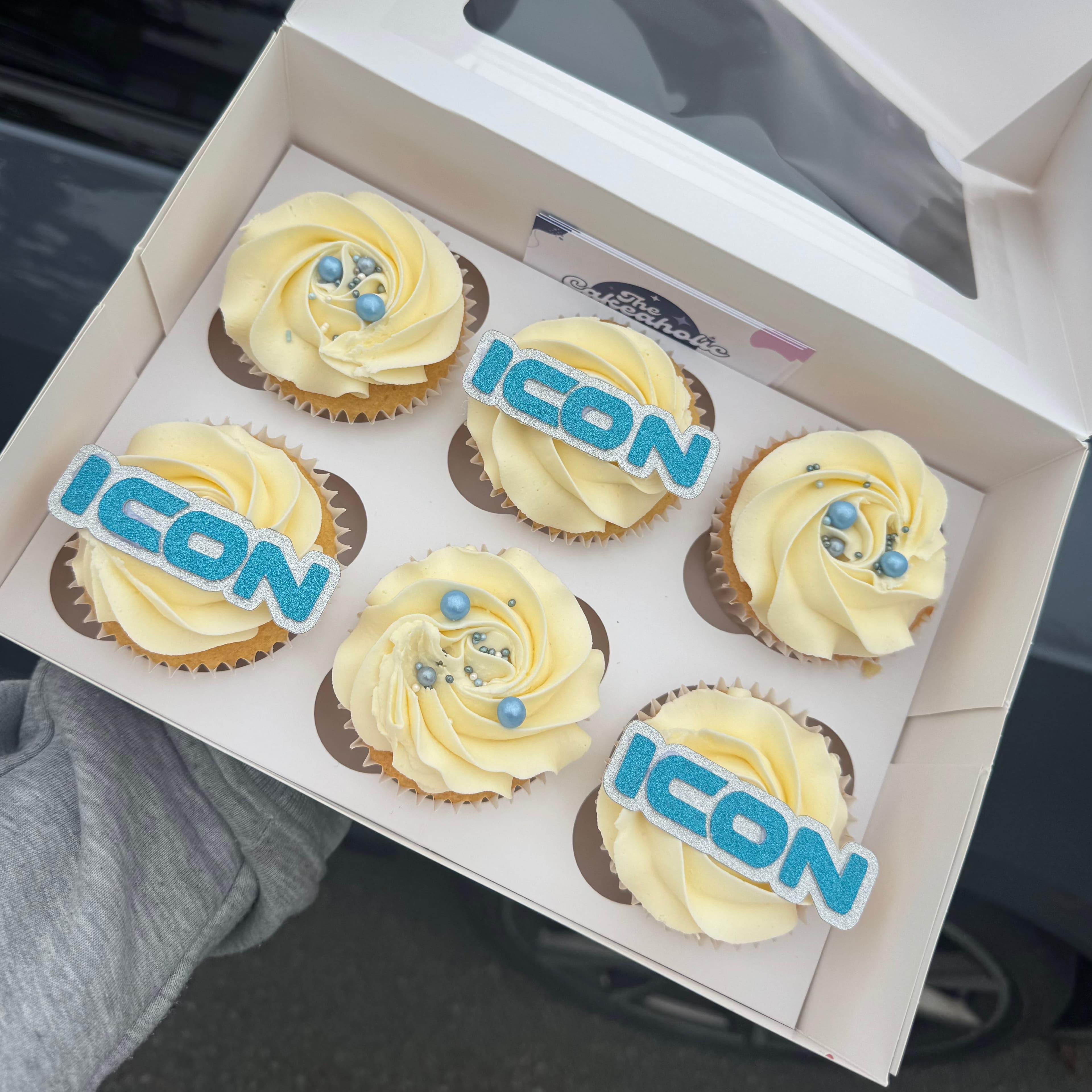 Chocolate cupcakes with buttercream topping