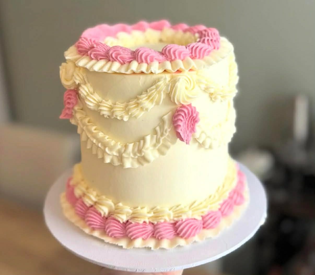 Beautifully decorated cupcakes by The Cakeaholic Club